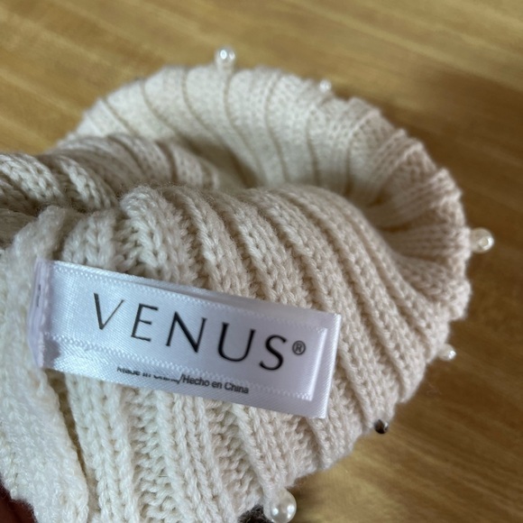 Venus faux fur beaded winter hat - Picture 11 of 12